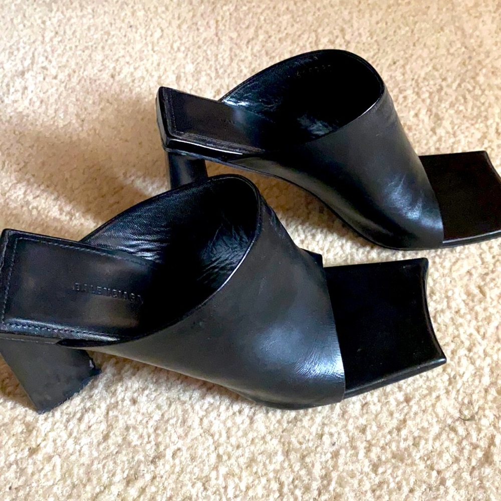 Balenciaga Sandals! Fashion and Comfortable!